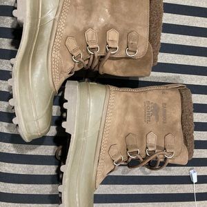 Sorel Snow Boots (almost new)
